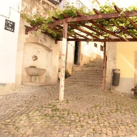 Courtyard House In Alfama Appartement Lisboa