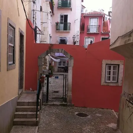 Courtyard House In Alfama *