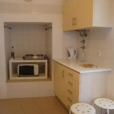 Courtyard House In Alfama Lisbon